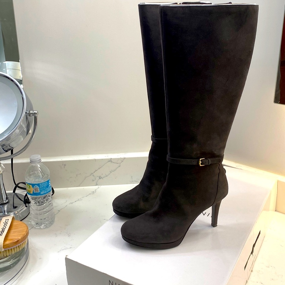 Nine W. women’s size 8.5 dark gray suede zip belted boot